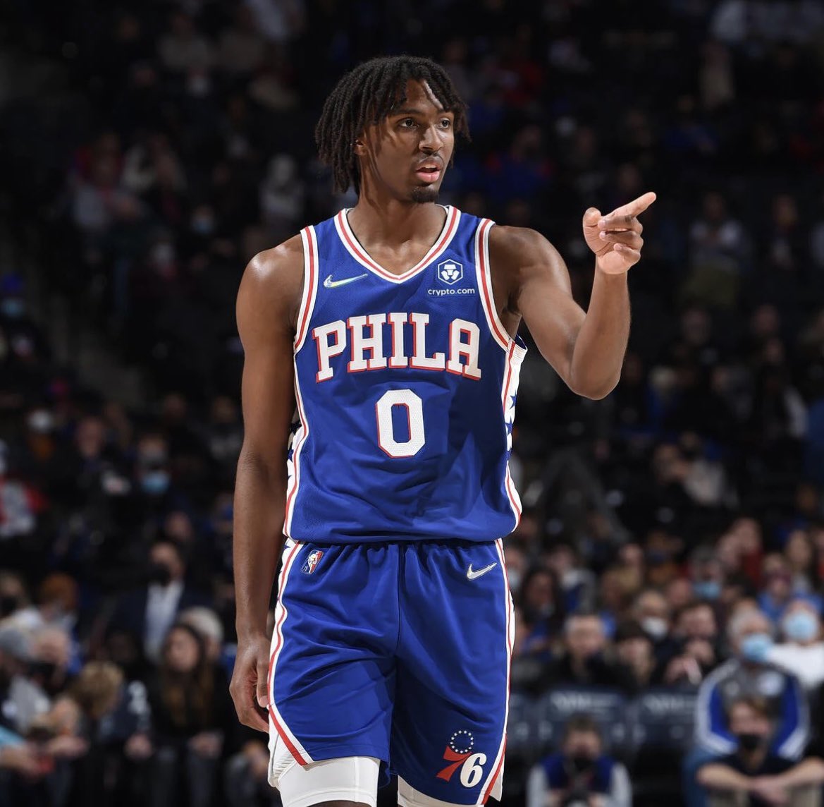 关于猛龙横扫国王，保持西部排名的信息