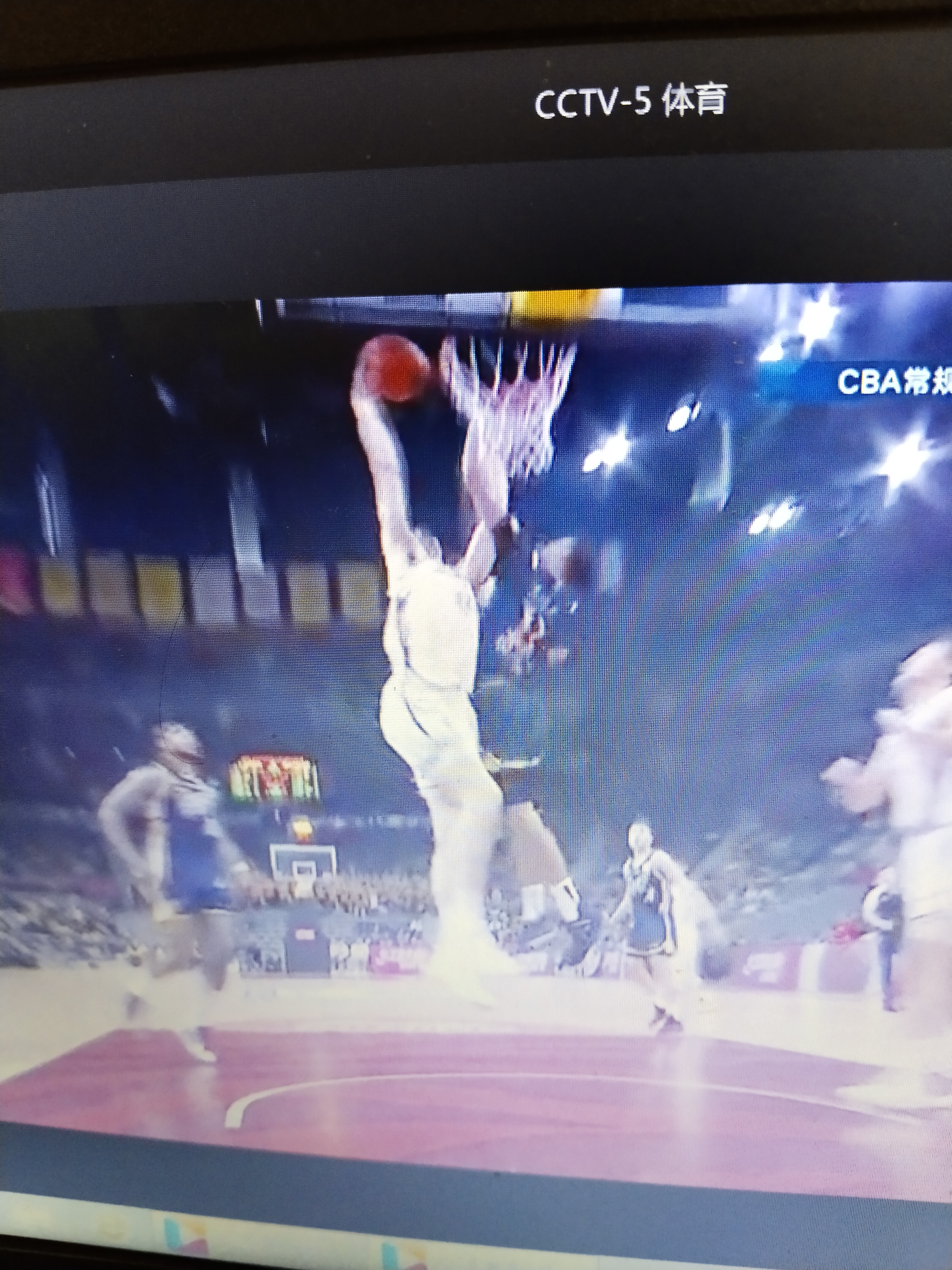 惊险刺激的比赛场面牢牢抓住球迷的心 惊险刺激的比赛场面牢牢抓住球迷的心