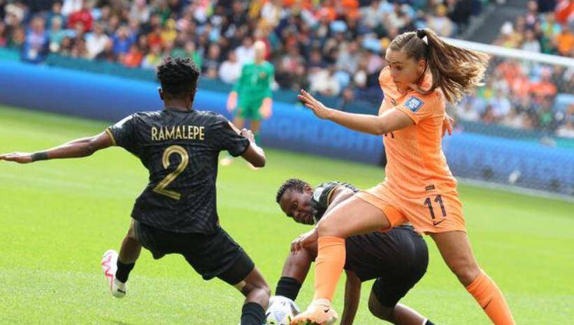 荷兰队在激烈对决中取得胜利，晋级八强