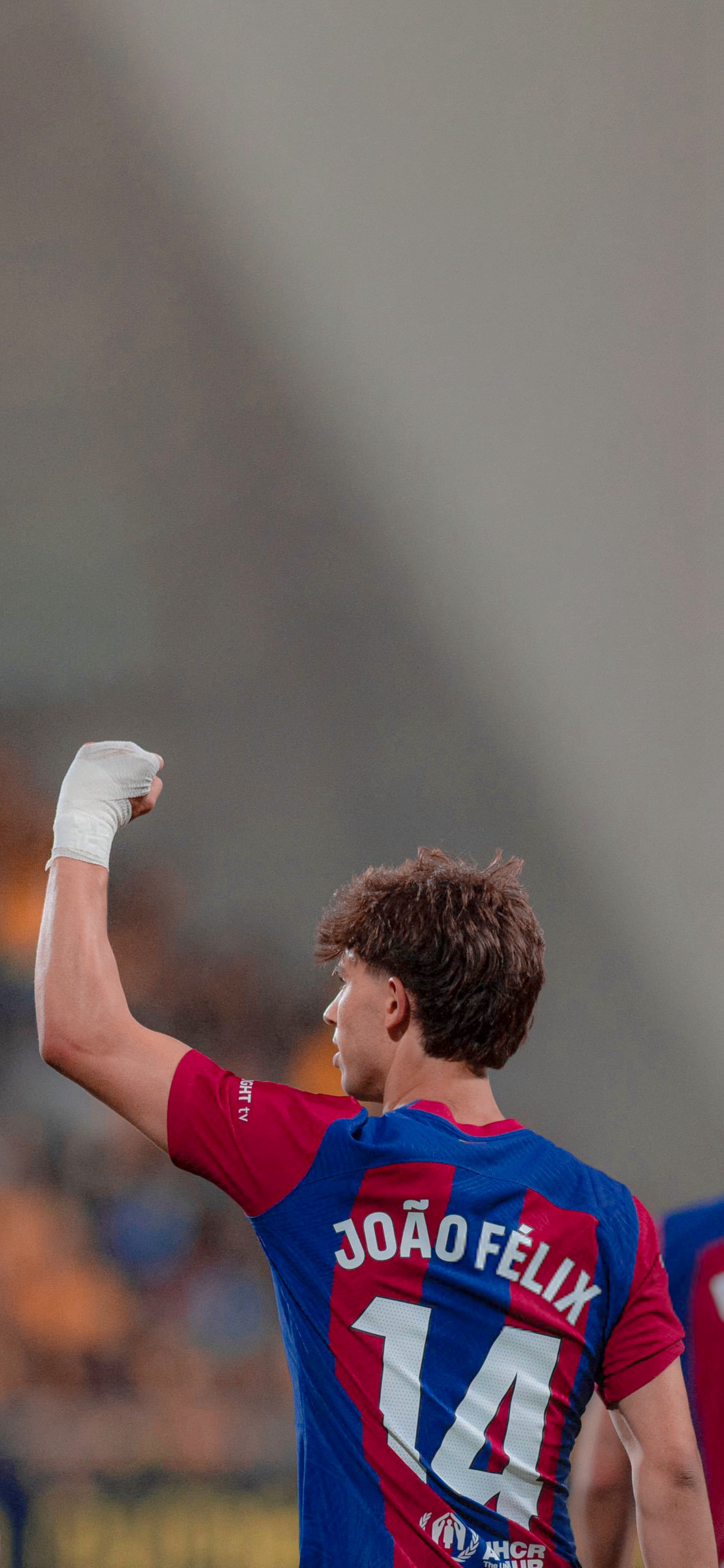 碰撞火花，球员斗志昂扬向胜利冲刺