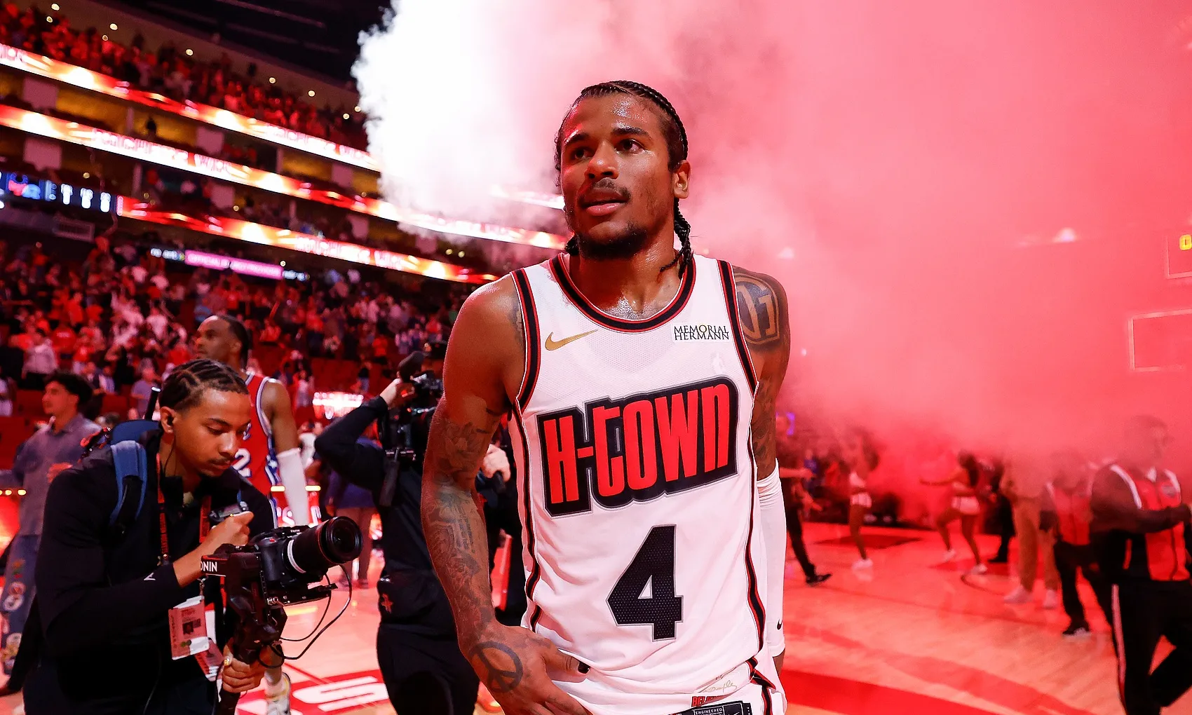 熊猫体育app-火箭客场逆转爵士，士气高涨意外胜利