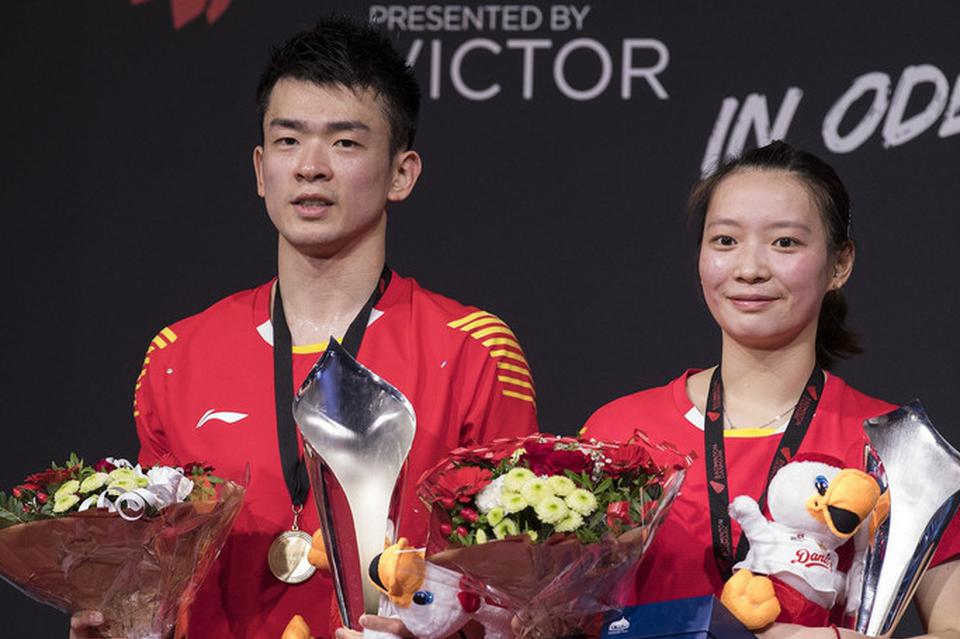 包含丹麦队力克法国队，郑思维统治全场的词条